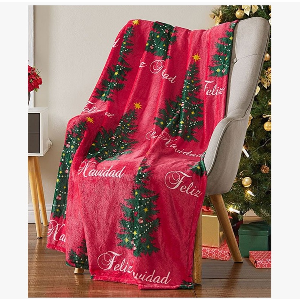 Feliz Navidad red Christmas Holiday tree plush throw blanket. NWT